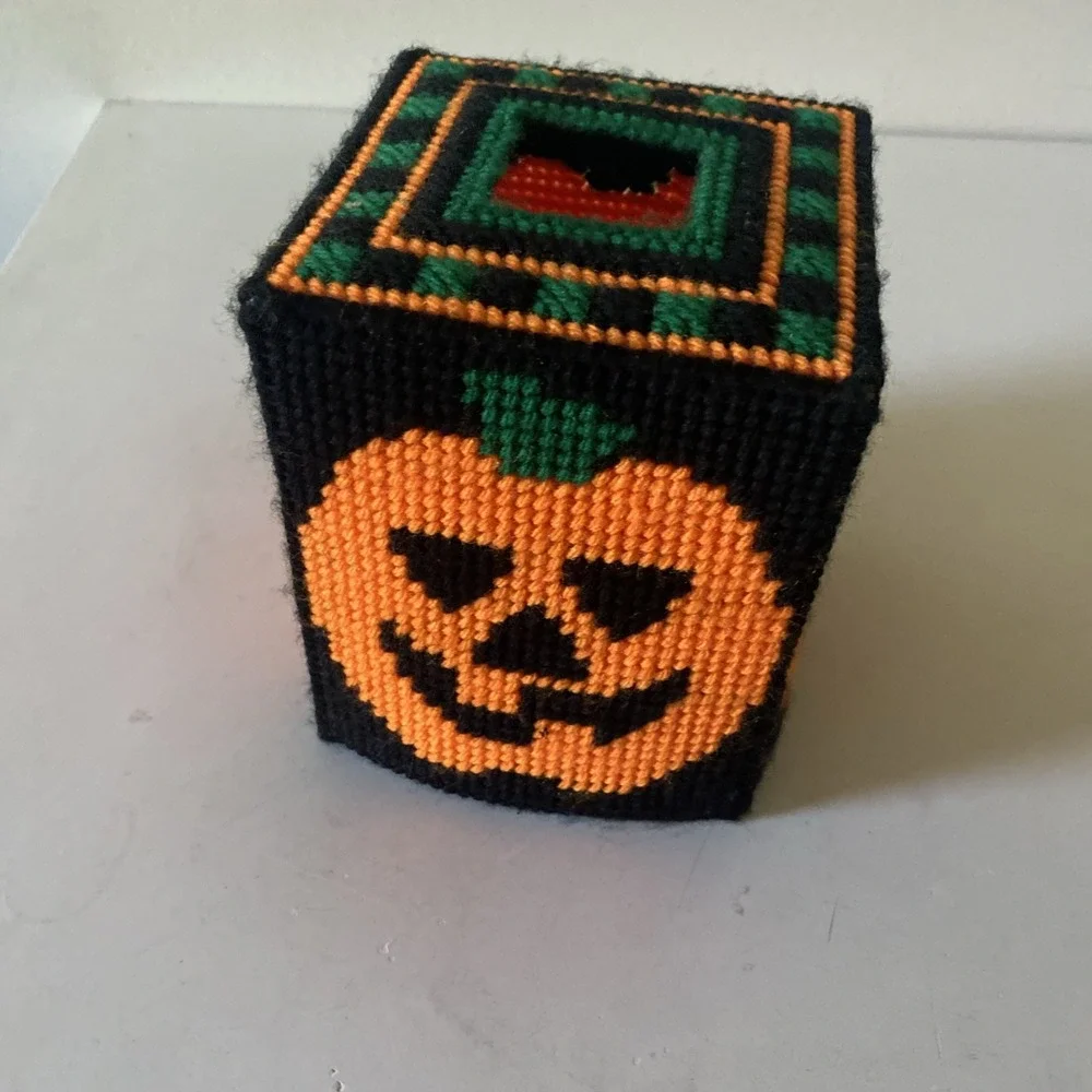 Vtg Handmade Plastic Yarn Halloween Jack-o'-lantern Pumpkin Tissue Box Cover